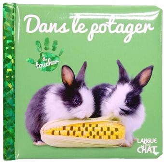 Bébé touche-à-tout - Dans le potager